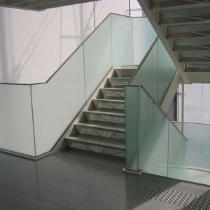 19 ガラス手摺 手摺 株式会社新高製作所